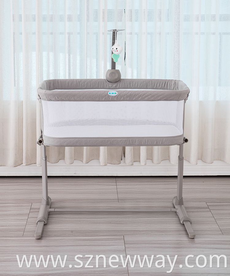 Ronbei Swinging Baby Crib